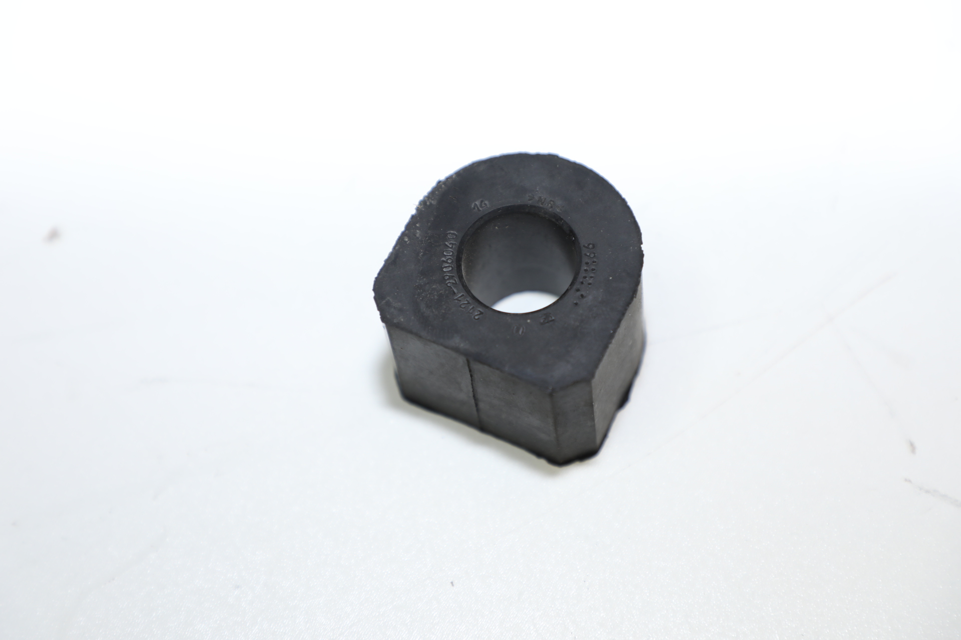 Втулка стабилизатора 2121 большая (наружная)  ОАО 