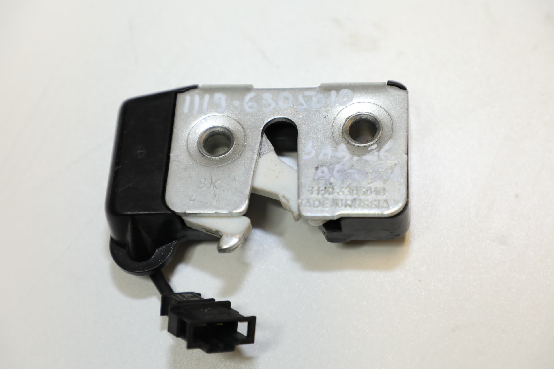 // Замок двери задка 