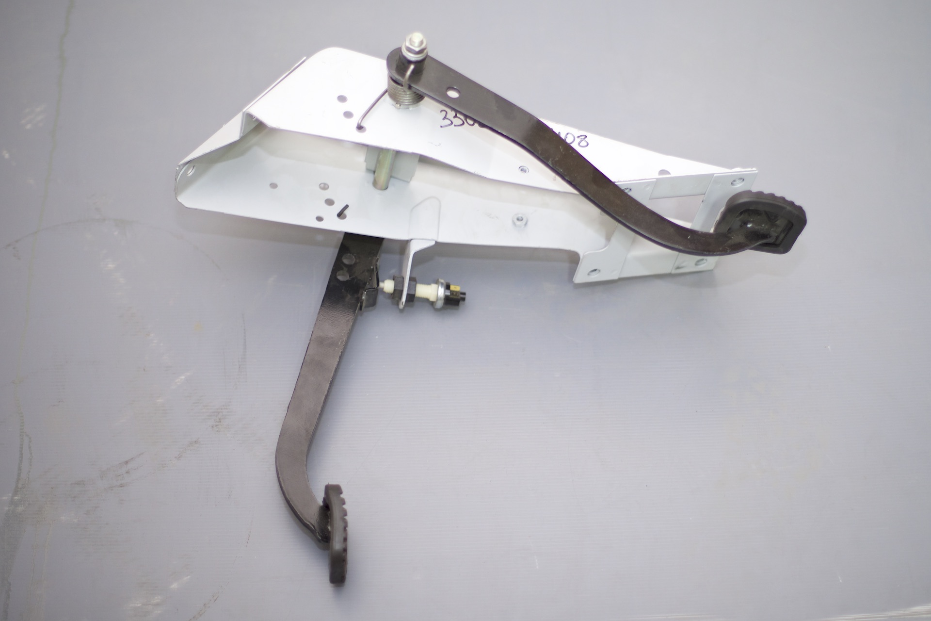 Блок педалей ГАЗ-3302,2217 (кронштейн с педалями)