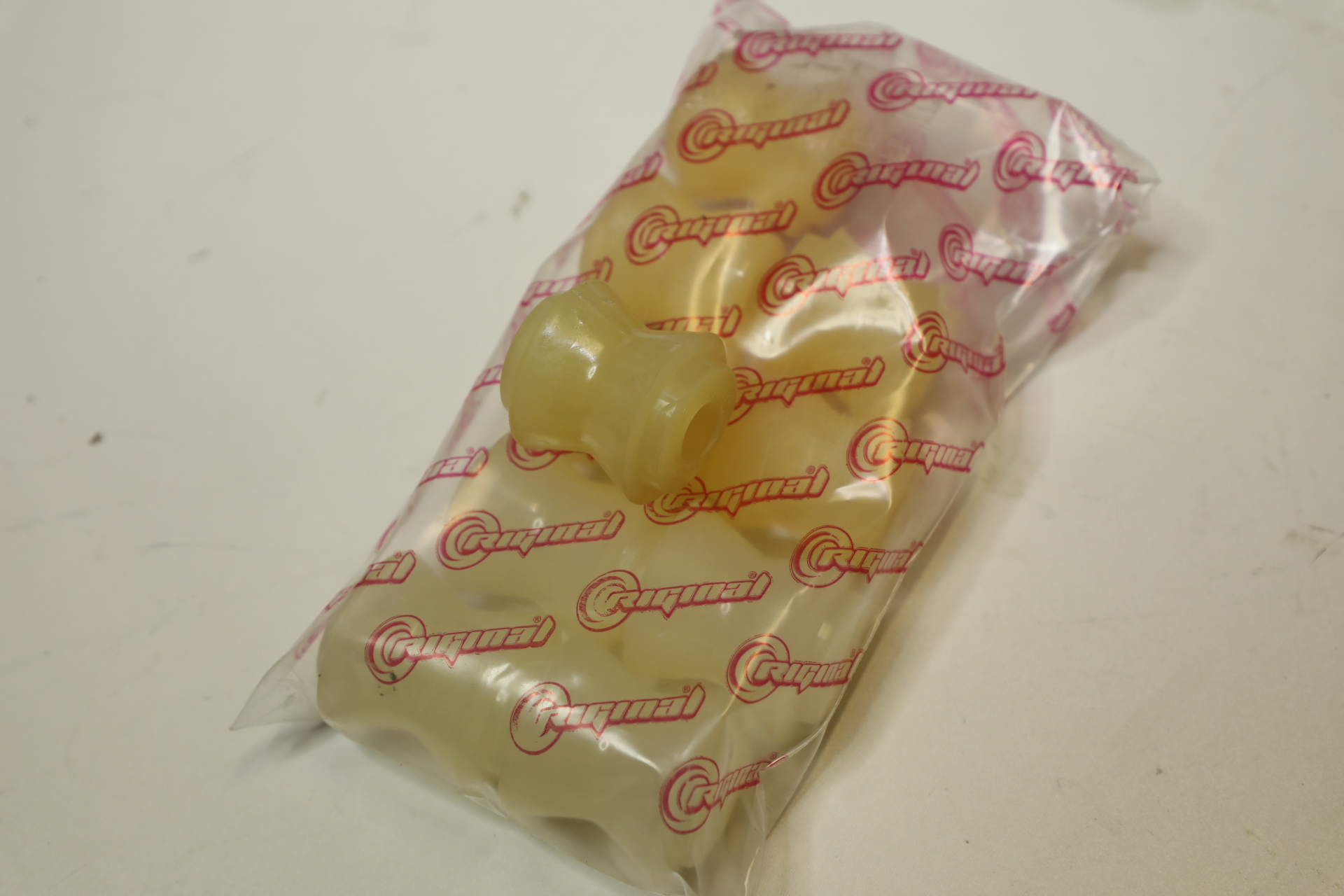 Втулка реакт.тяги 2101,2121,21213,2123 (большая) к-т 10шт 