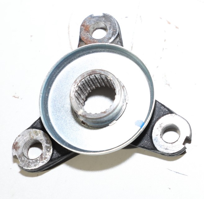 //Фланец крепления карданного вала