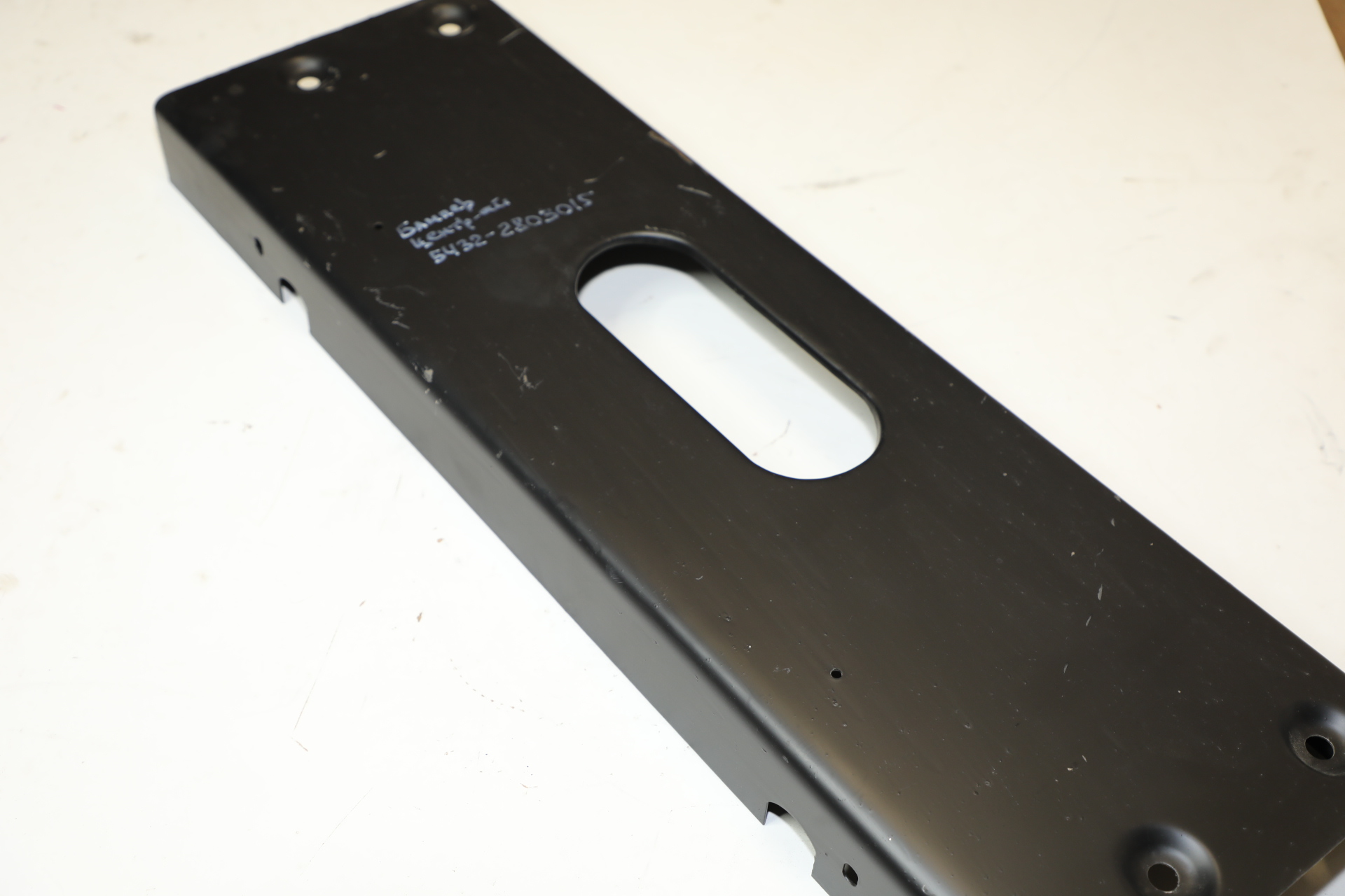 //Бампер передний центральный МАЗ