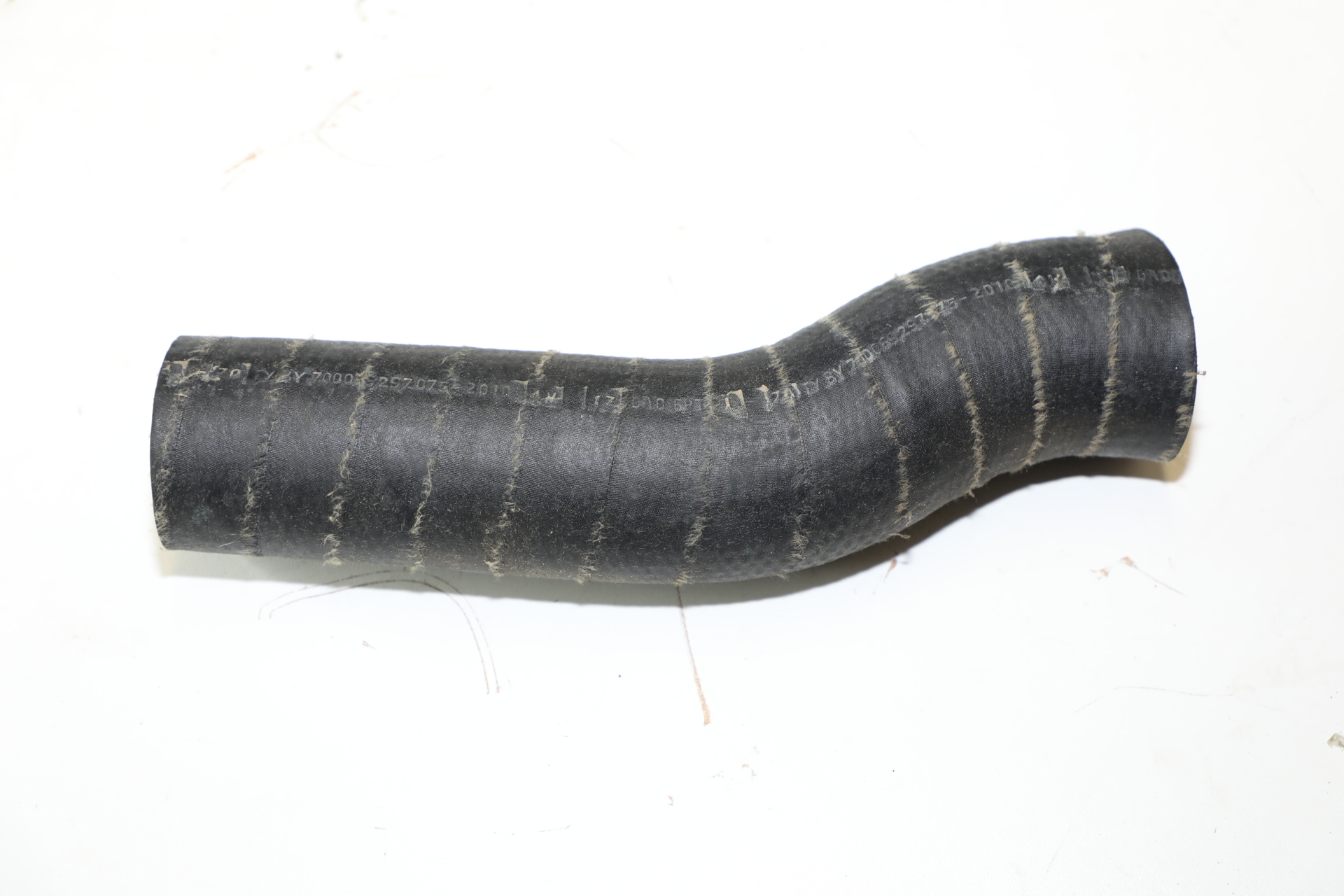 Патрубок радиатора отводящий нижний кривой (L=225 мм,D=70 ммм) Евро-3 (резина)